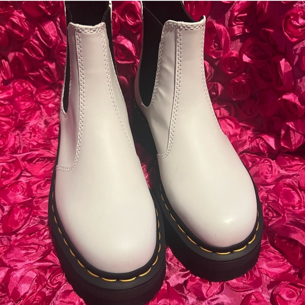 DR. MARTENS 2976 Quad Platform Womens White Chelsea Boots - Picture 3 of 10